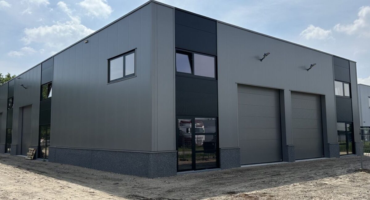 Heythuysen – Bedrijfsloods in aluminium