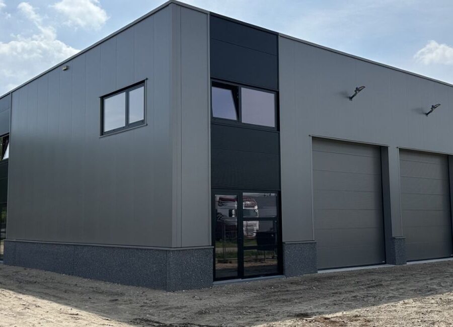 Heythuysen – Bedrijfsloods in aluminium